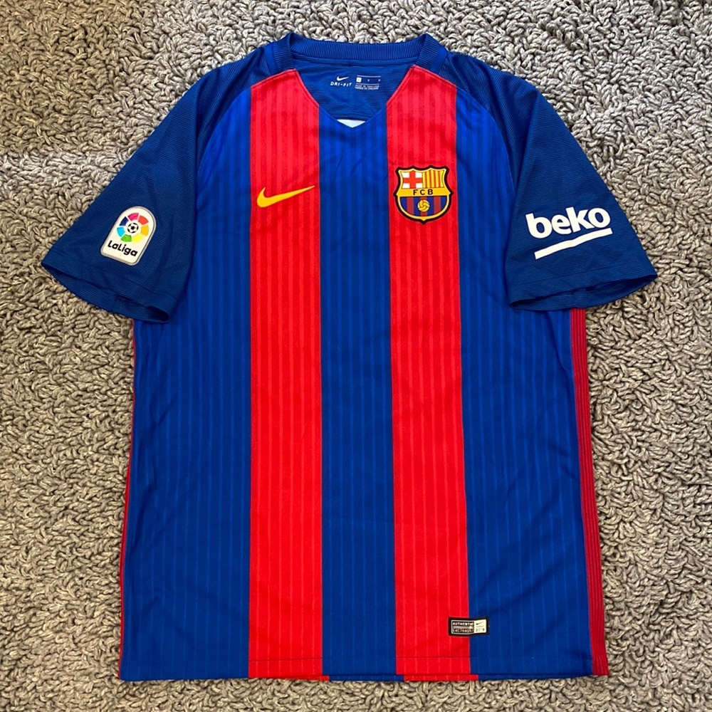 Men’s Nike Dri-Fit FC Barcelona 2016 team jersey. Men’s LARGE